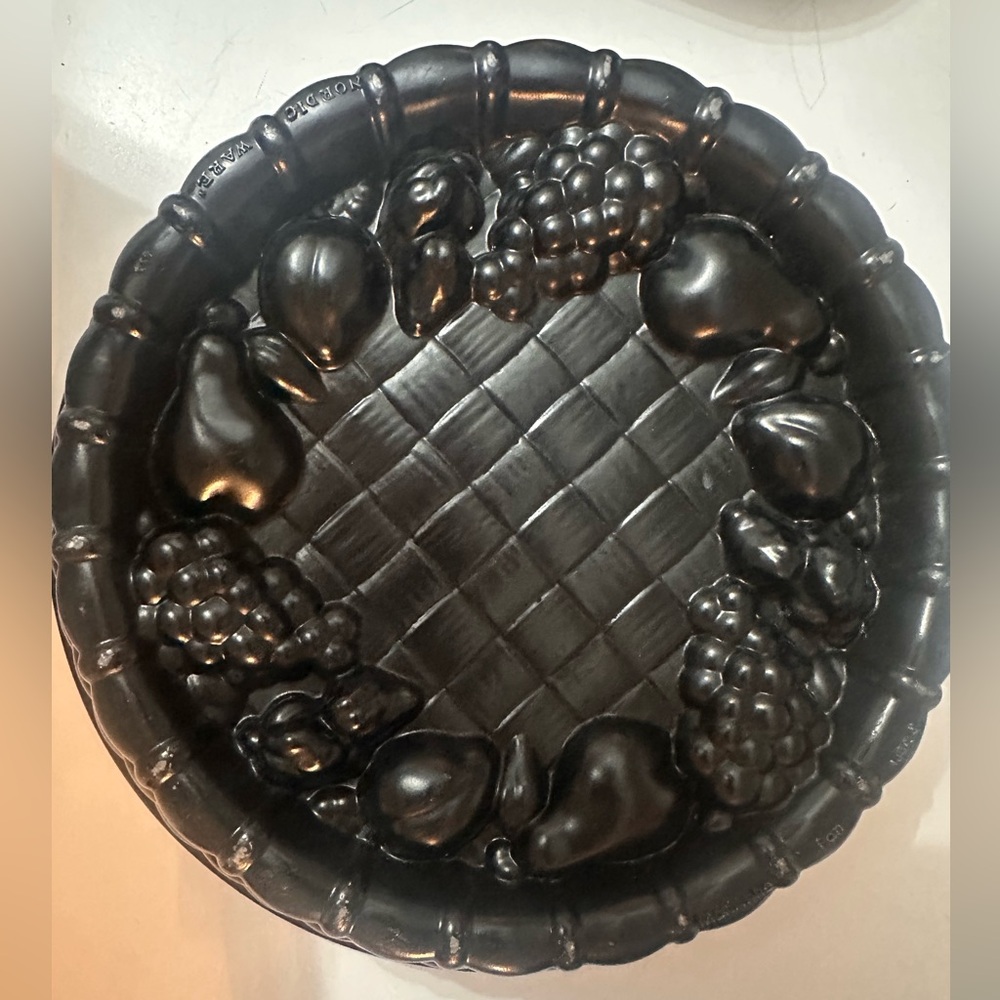 Nordic Ware Fancy Marianne Pan, also known as the Marianne Cake Pan. Retired.